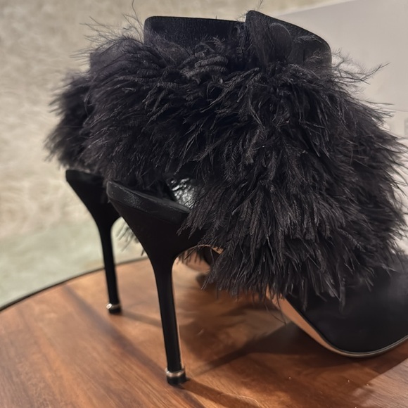 Manolo Blahnik feather-trimmed satin booties - Picture 2 of 9